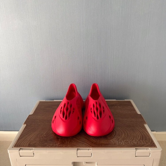 Adidas Yeezy Foam Vermilion - Picture 1 of 6